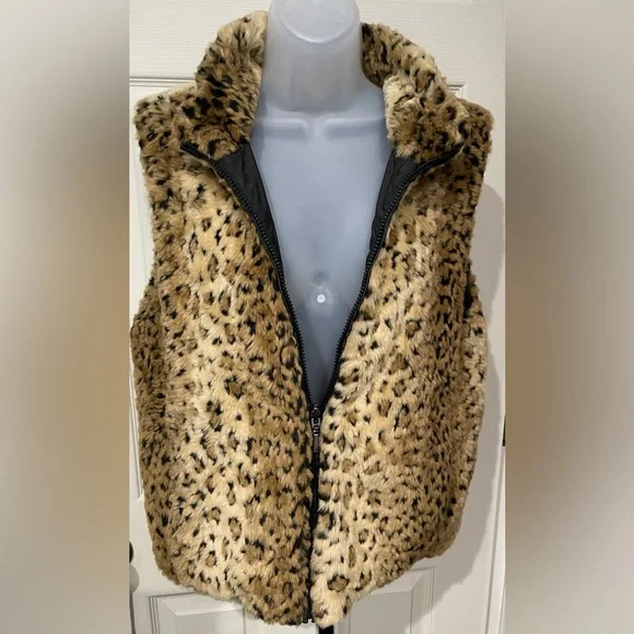 Worthington Animal Print Faux Fur Vest - Picture 5 of 9